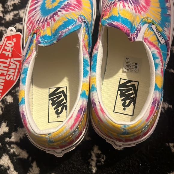 Girls Vans Tie Dye classic slip ons size 3 - Picture 2 of 4